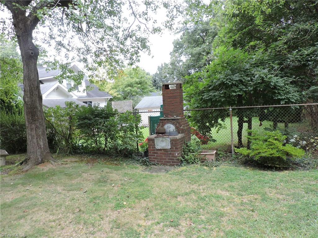 402 Spring Street Thomasville, NC 27360 - Photo 5 of 26 Gallery Image 5
