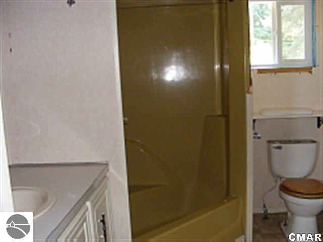 5817 East Pakes Road Crystal, MI 48818 - Photo 16 of 23 1768792-15.JPG