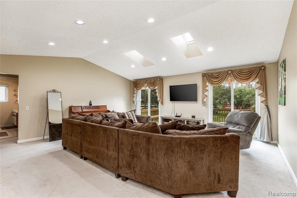 591 Ridge Road Walled Lake, MI 48390 - Photo 6 of 30