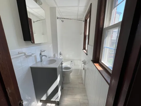 $1,950 | 217 Cross Street, Unit 1, Malden, MA 02148