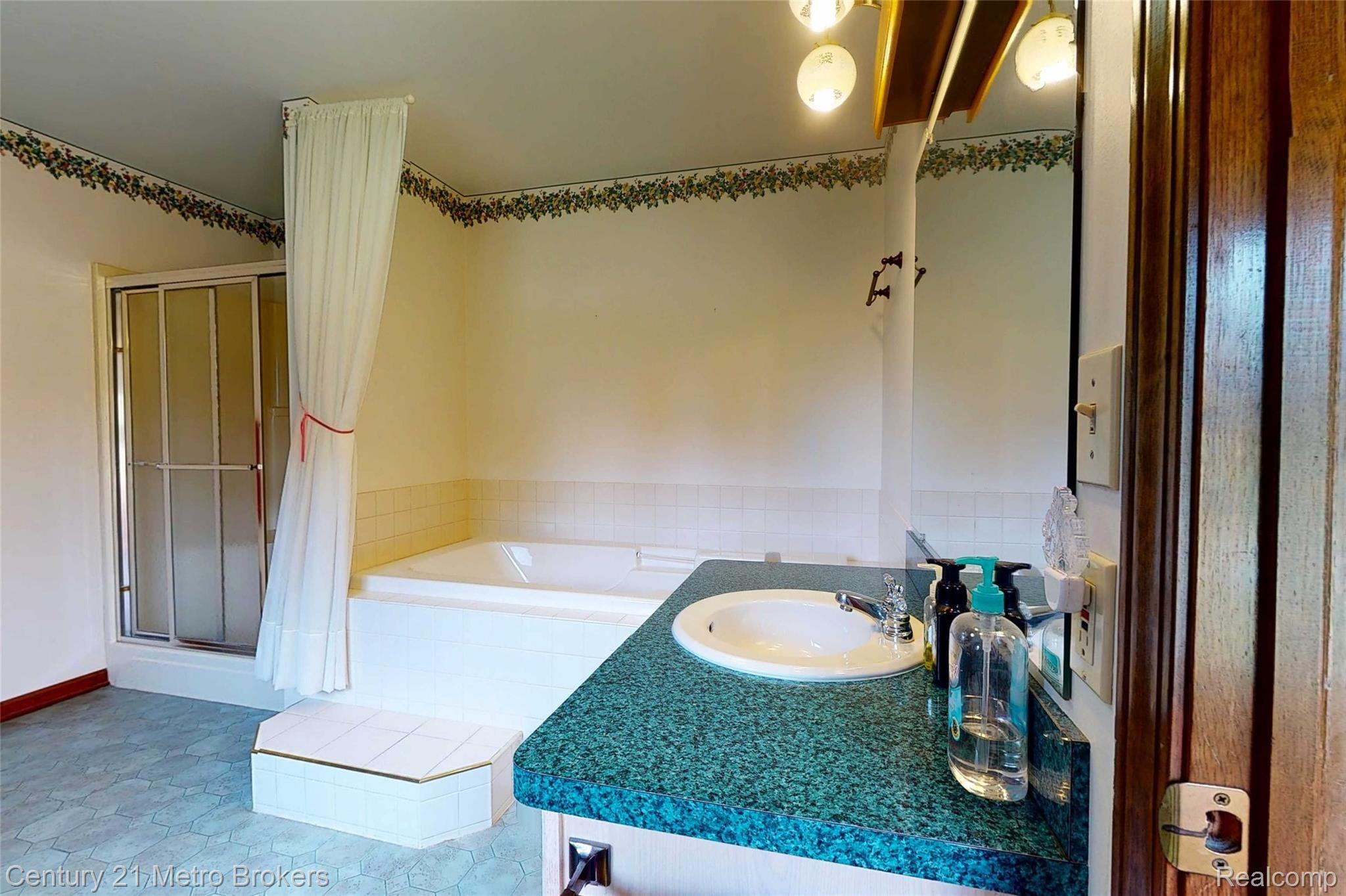 3408 South State Road Davison, MI 48423 - Photo 31 of 51 3408-S-State-Rd-20 Bathroom.jpg