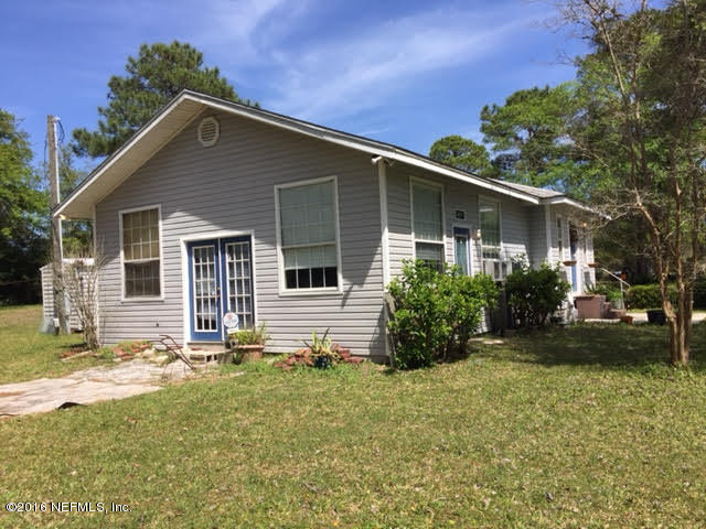 10235 Shark Road West Jacksonville, FL 32226 - Photo 2 of 40 a front view of a house with garden