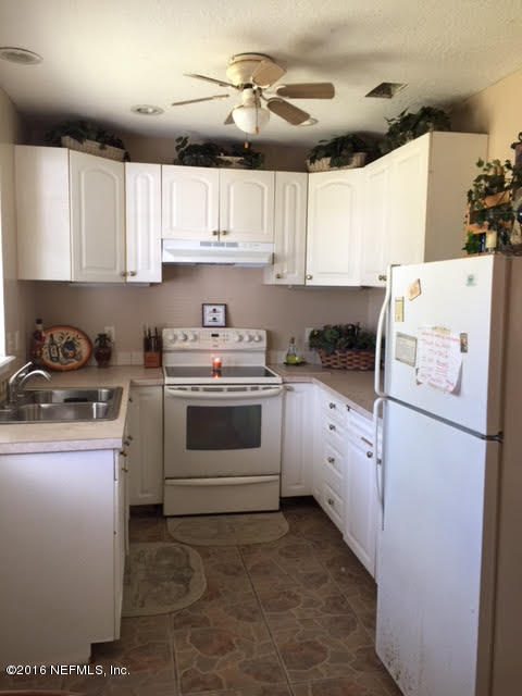 10235 Shark Road West Jacksonville, FL 32226 - Photo 5 of 40 a kitchen with a white cabinets and white appliances