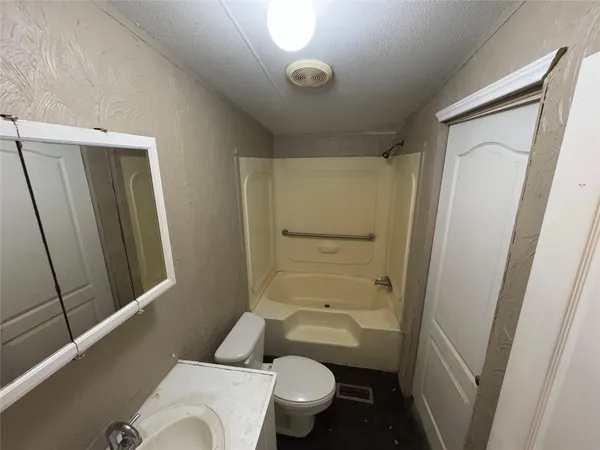 $1,695 | 8315 Burleson Manor Road, Unit B, Manor, TX 78653