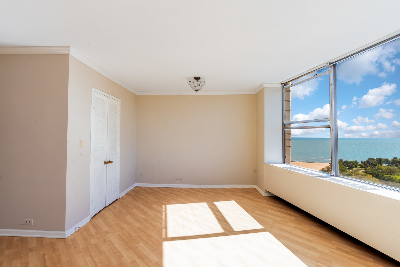 5757 North Sheridan Road, Unit 19D Chicago, IL 60660 - Photo 6 of 36 Gallery Image 6