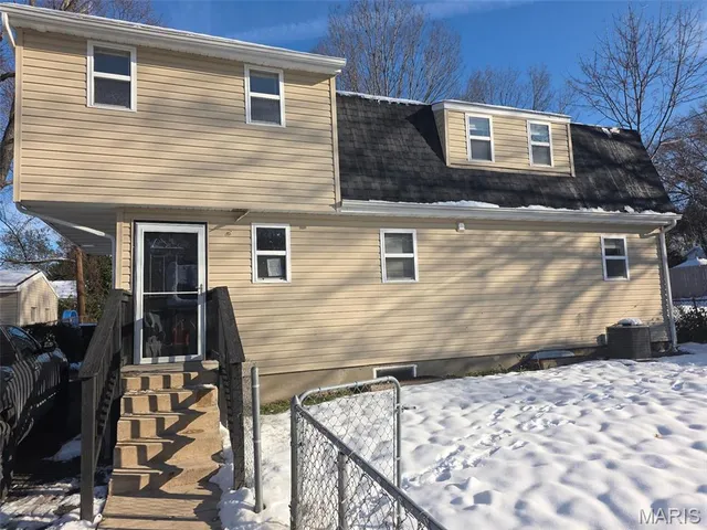 $189,900 | 2420 East Milton Avenue, Unit R, Overland, MO 63114