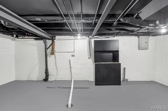 $189,900 | 2420 East Milton Avenue, Unit R, Overland, MO 63114