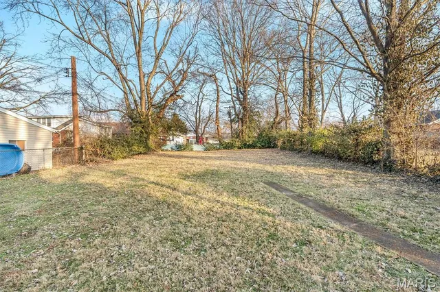 $189,900 | 2420 East Milton Avenue, Unit R, Overland, MO 63114