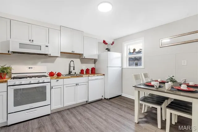 $189,900 | 2420 East Milton Avenue, Unit R, Overland, MO 63114