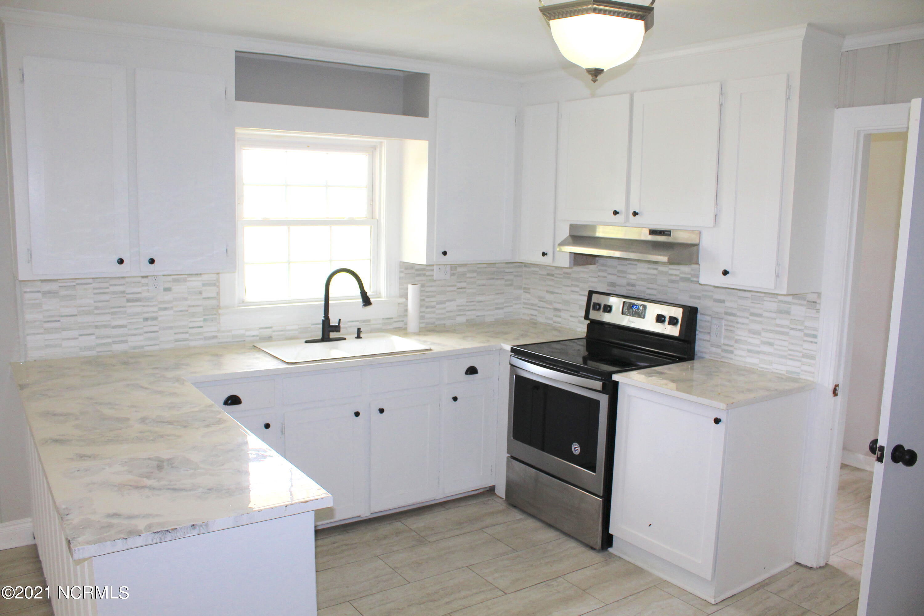 2301 Meadowbrook Road Rocky Mount, NC 27801 - Photo 10 of 39 10 KITCHEN