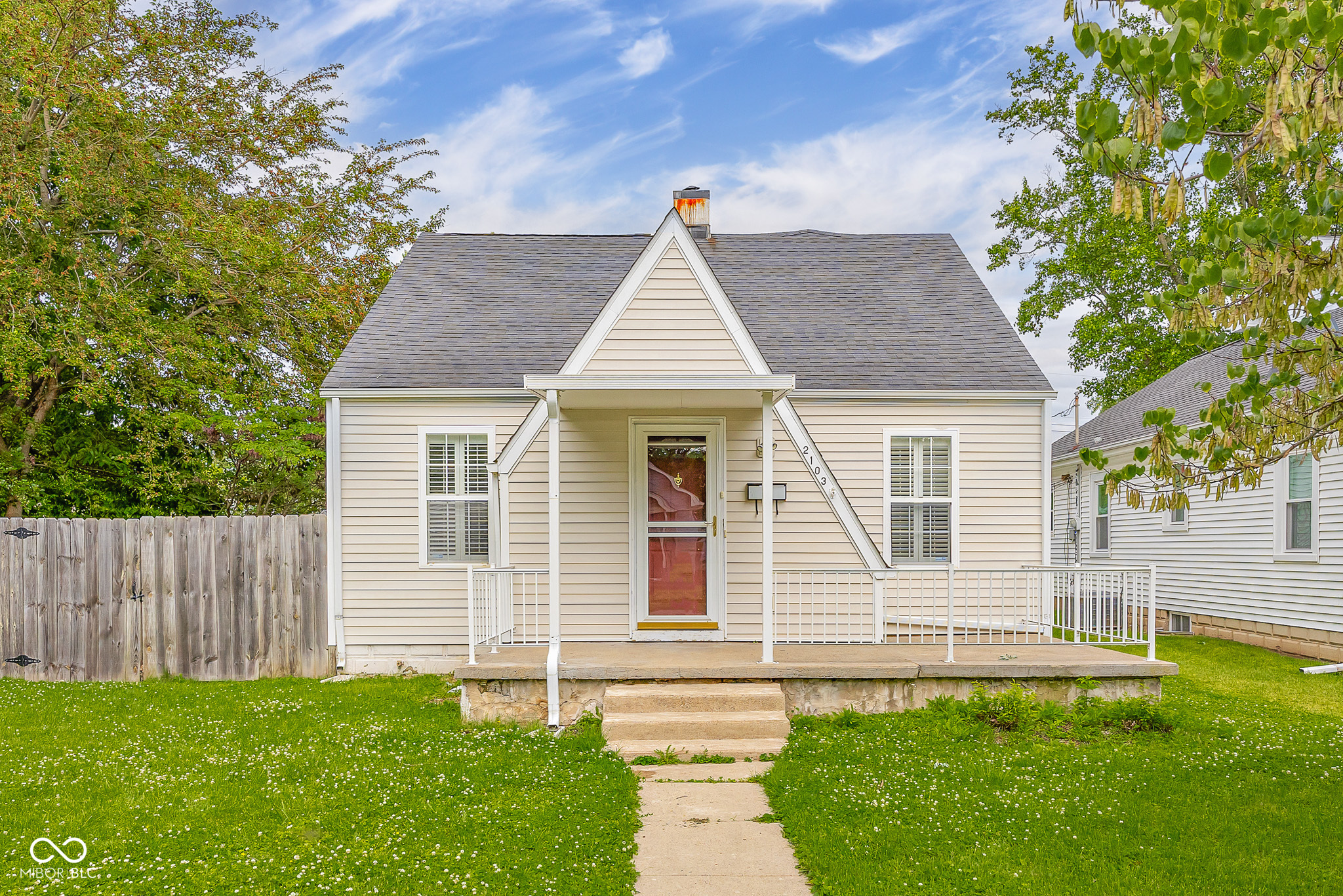 2103 Gilmore Street Columbus, IN 47201 - Photo 1 of 28