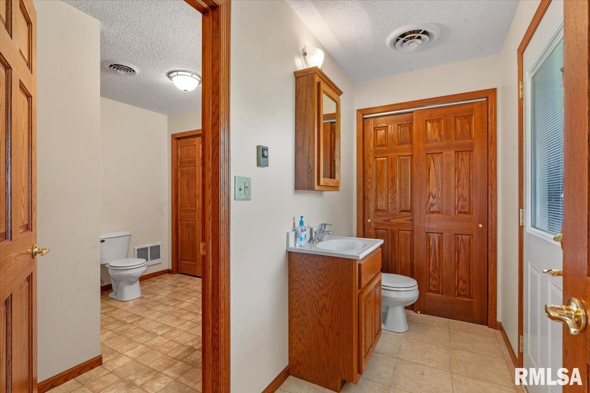 14201 3100N Road Virden, IL 62690 - Photo 23 of 55