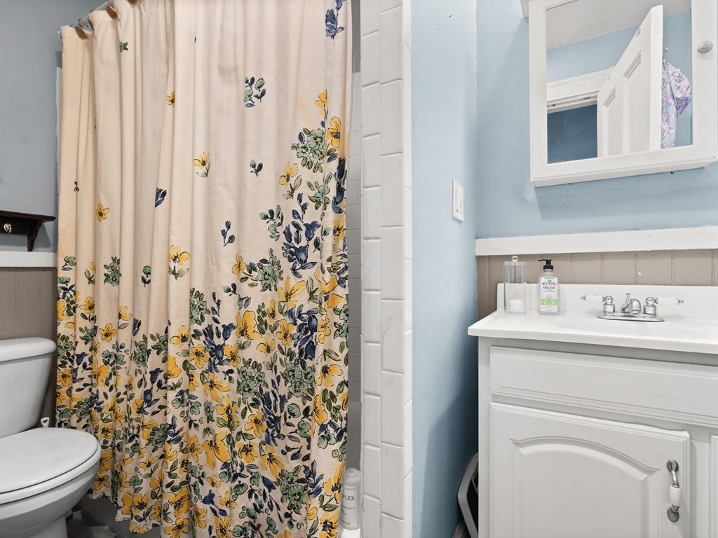 427-435 Faneuil Street, Unit R4 Boston, MA 02135 - Photo 13 of 18 a view of bathroom with a shower curtain