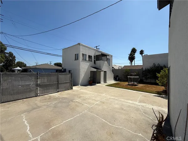 a house view with a outdoor space