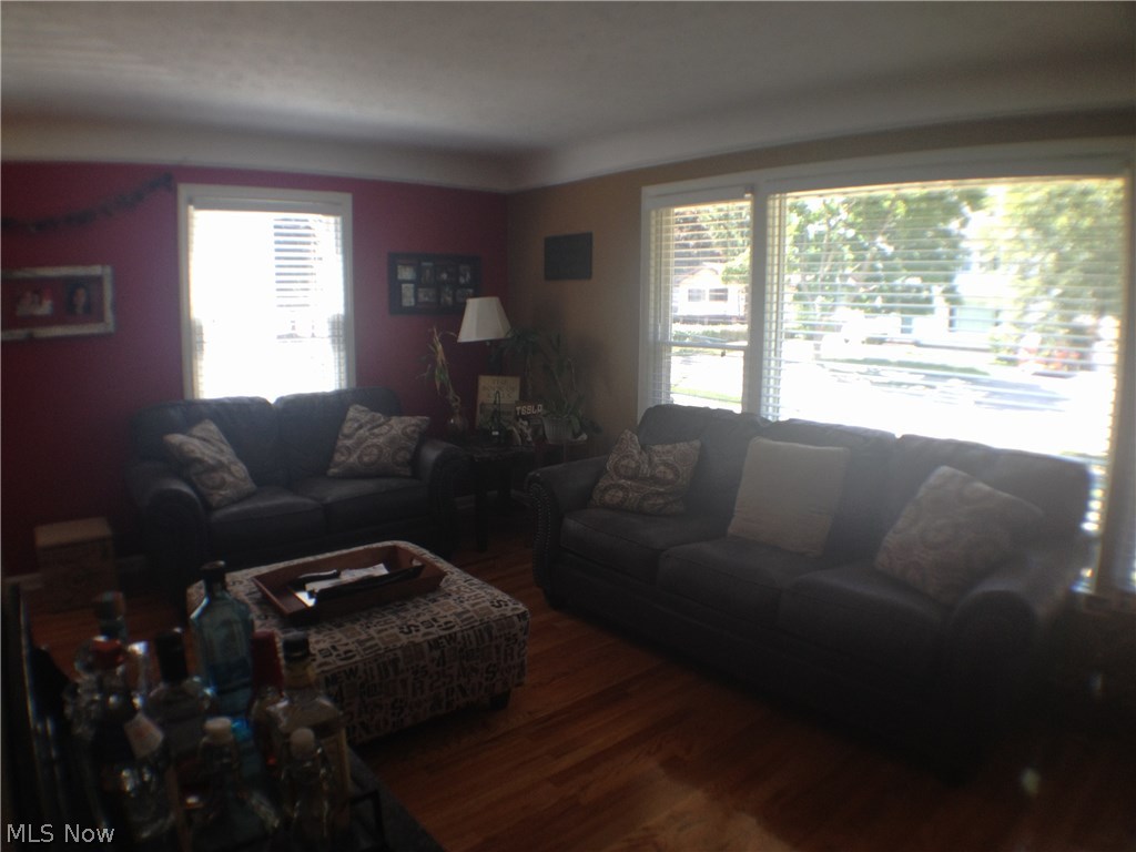 1531 Commodore Road Cleveland, OH 44124 - Photo 2 of 7