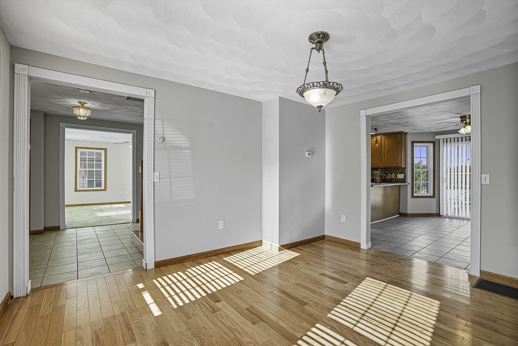 37 Mohave Road Worcester, MA 01606 - Photo 7 of 42