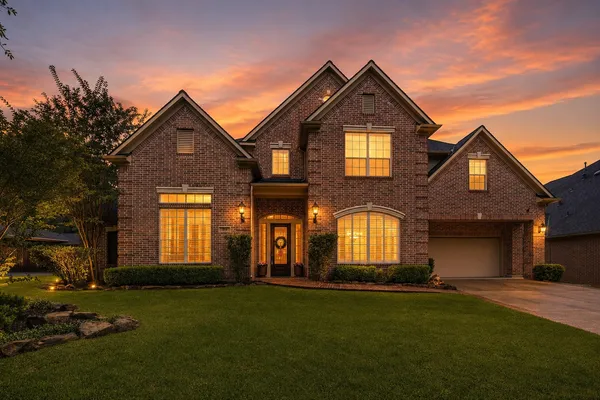 $1,450,000 | 118 North Shawnee Ridge Circle, The Woodlands, TX 77382