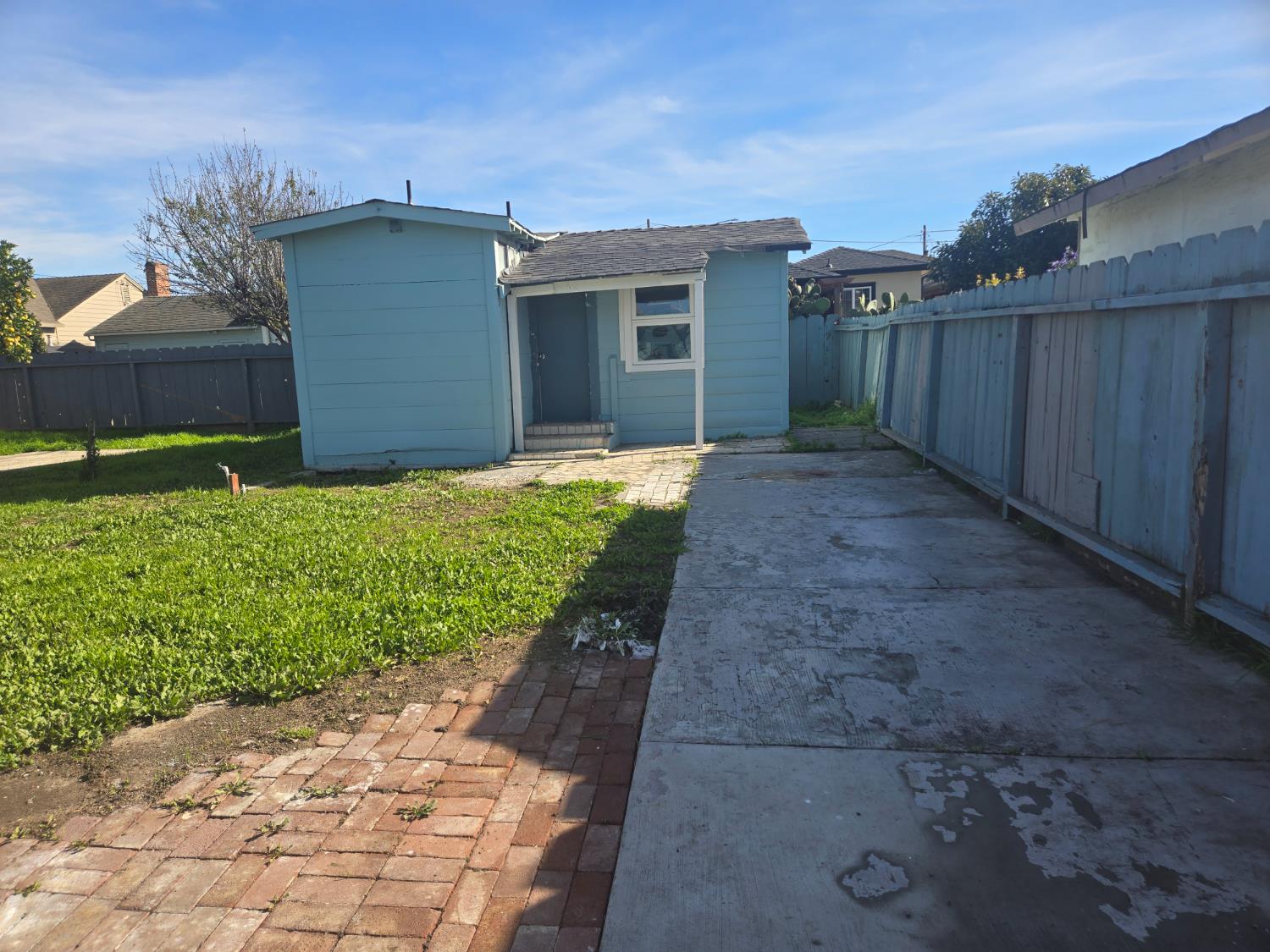 320 North Sanborn Road Salinas, CA 93905 - Photo 26 of 27 a view of back yard of the house