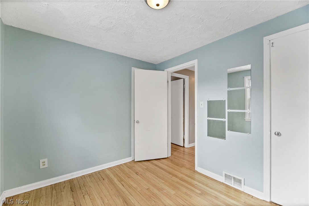 3537 Radcliffe Road Cleveland, OH 44121 - Photo 22 of 27