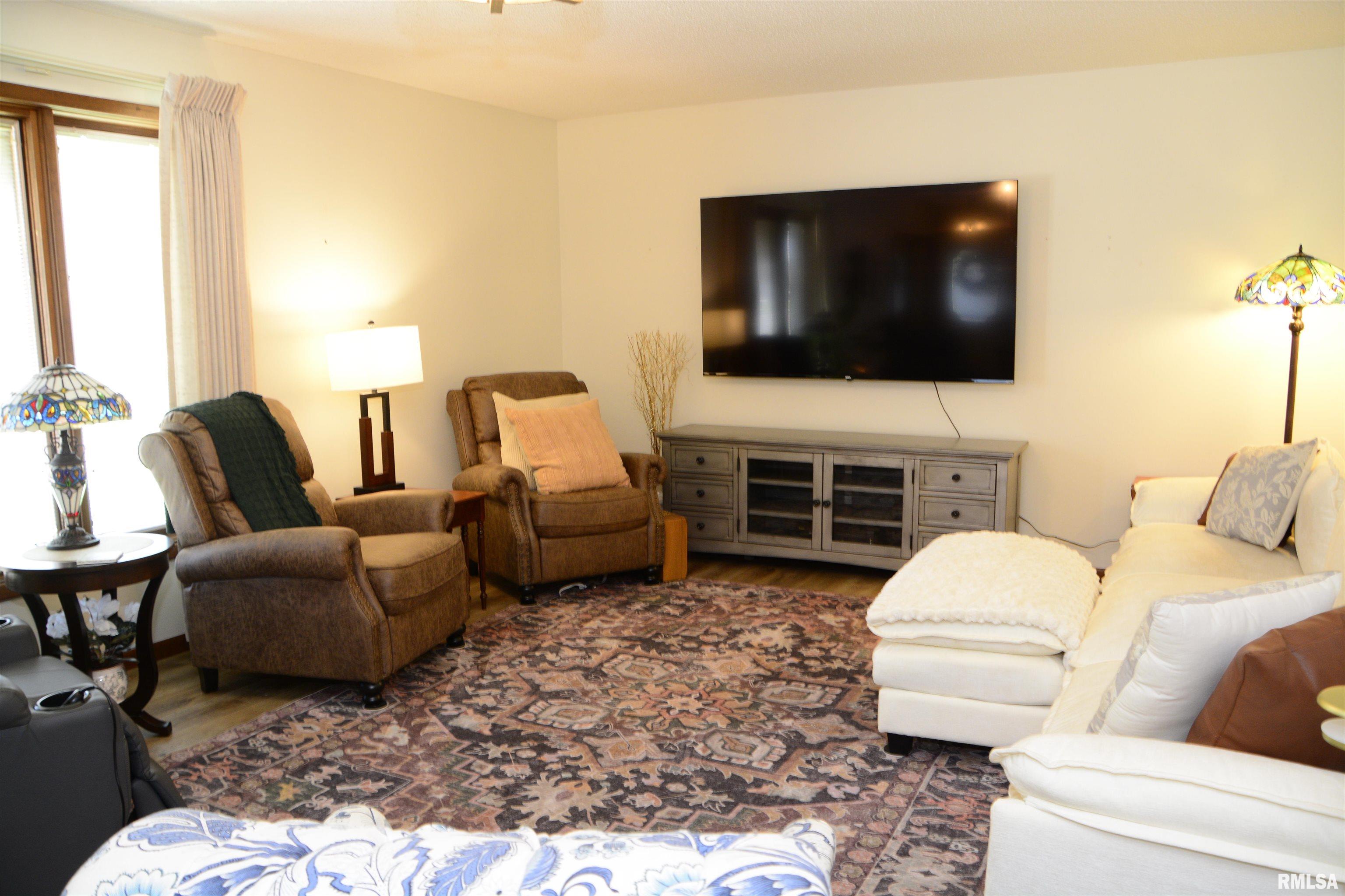 2103 Maple Avenue Macomb, IL 61455 - Photo 3 of 18