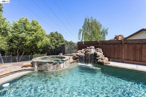 $1,579,000 | 5736 Medallion Court, Castro Valley, CA 94552