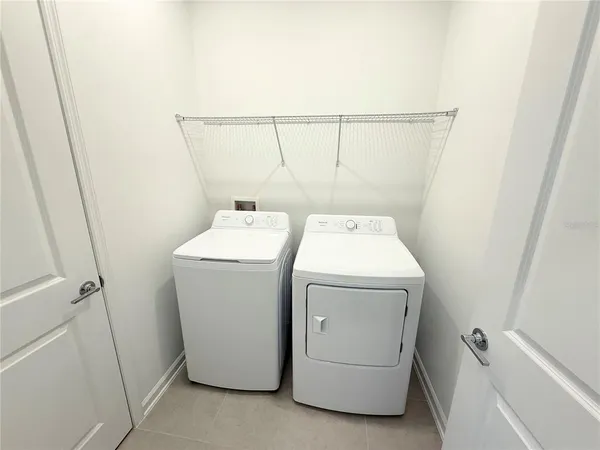 $2,400 | 660 BAYERN Lane, DeBary, FL 32713