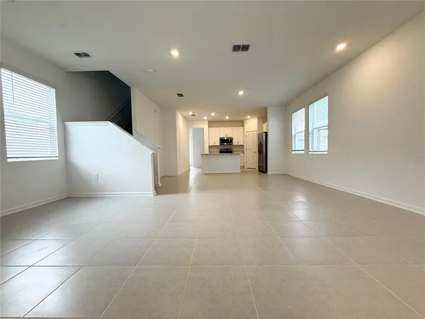 $2,400 | 660 BAYERN Lane, DeBary, FL 32713