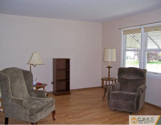 32 Highview Road East Brunswick, NJ 08816 - Photo 2 of 7 Gallery Image 2