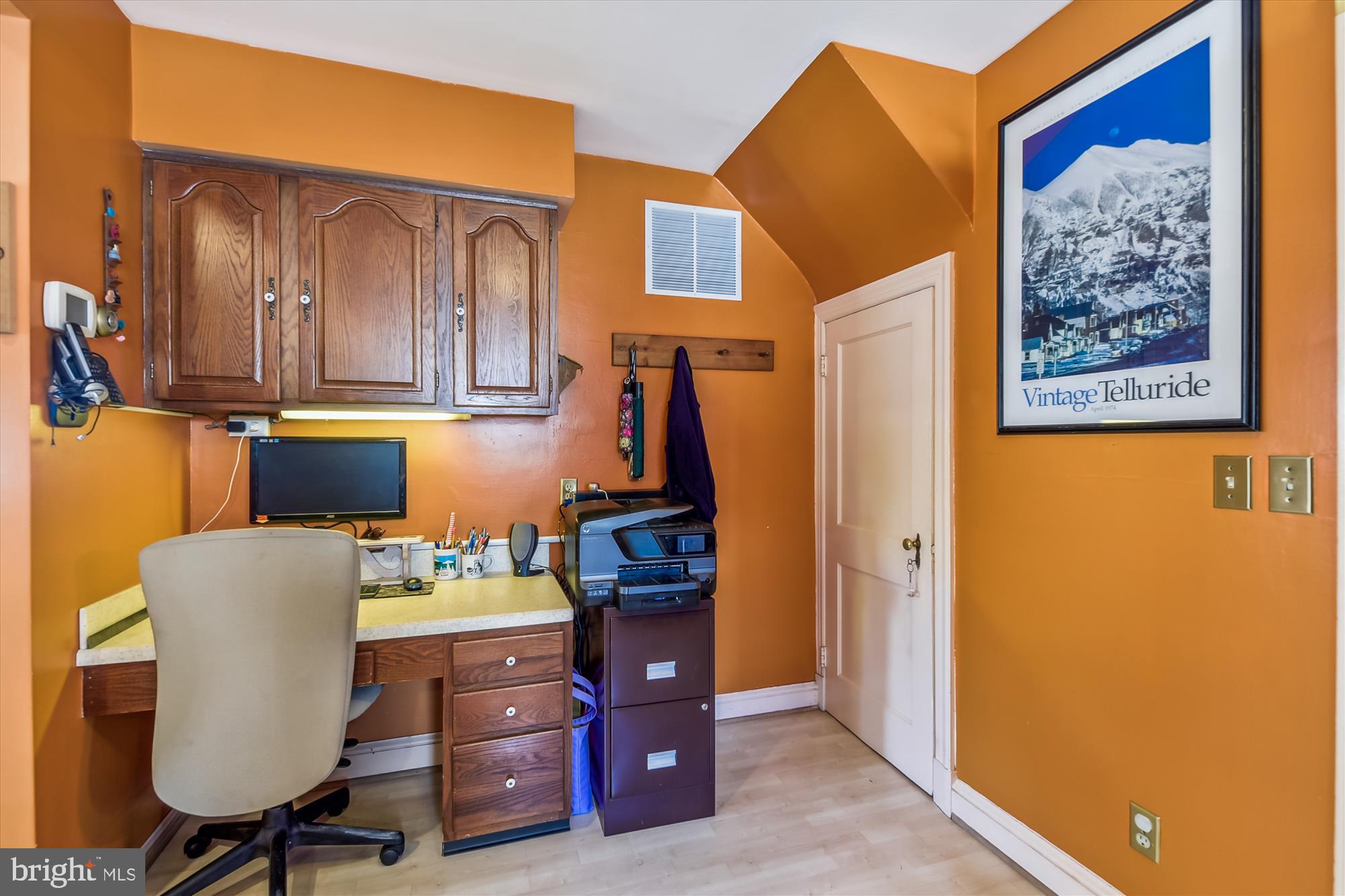 502 Forest View Road Linthicum Heights, MD 21090 - Photo 27 of 73 Desk