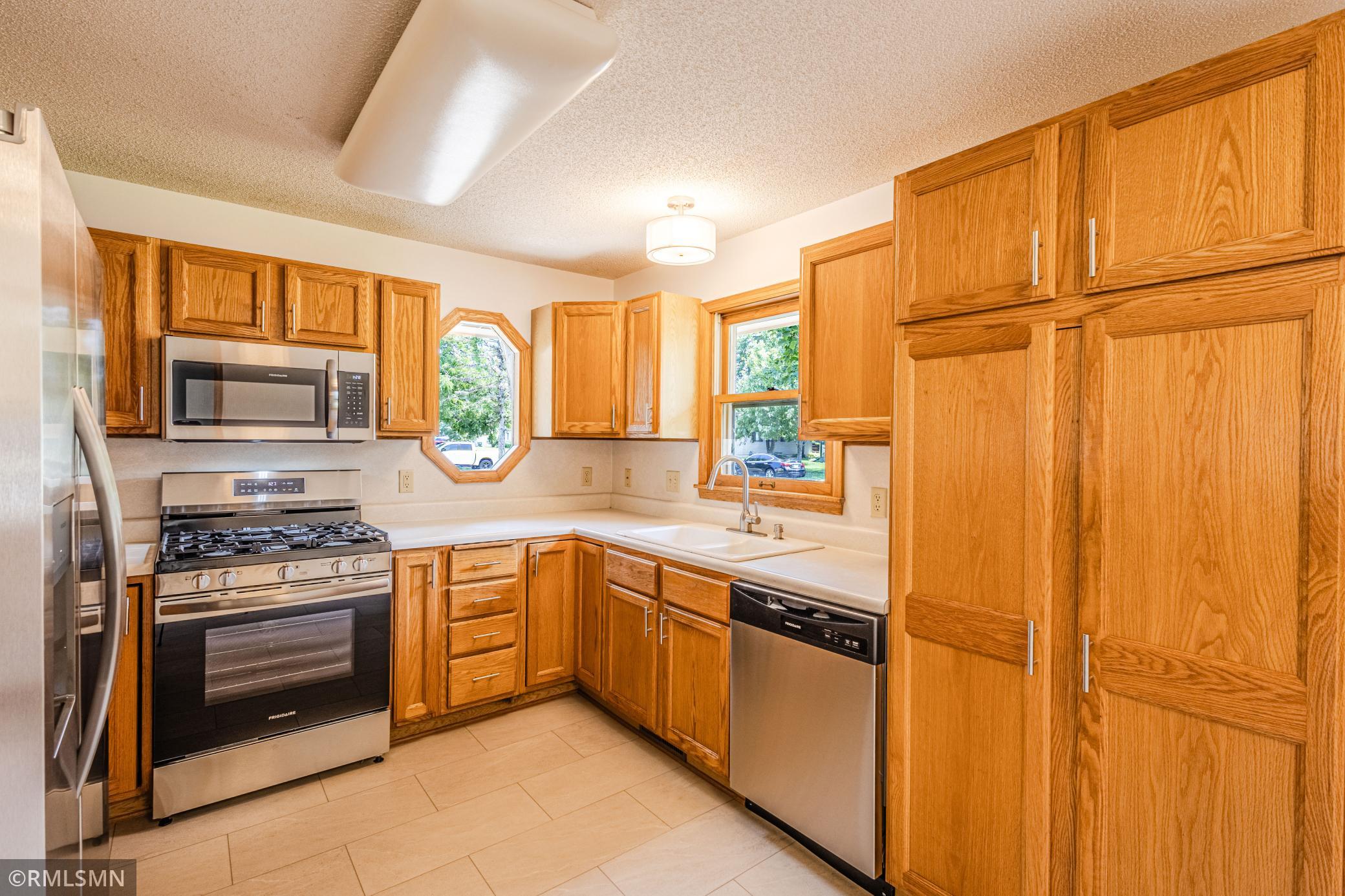 837 Monroe Street Anoka, MN 55303 - Photo 6 of 50