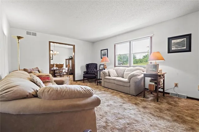 $450,000 | 17739 Eisenhower Road, Leavenworth, KS 66048