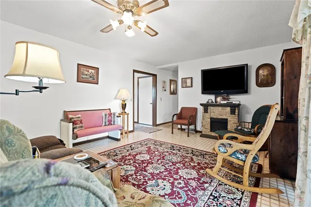 $450,000 | 17739 Eisenhower Road, Leavenworth, KS 66048