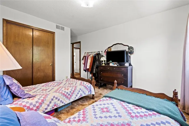 $450,000 | 17739 Eisenhower Road, Leavenworth, KS 66048