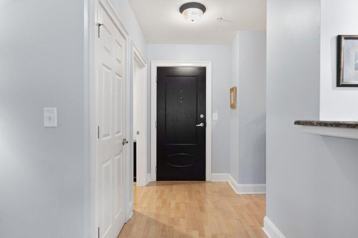 498 Albemarle Road, Unit 310 Charleston, SC 29407 - Photo 4 of 24 Foyer