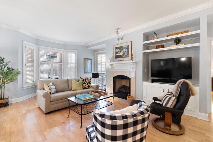 498 Albemarle Road, Unit 310 Charleston, SC 29407 - Photo 5 of 24 Living Room