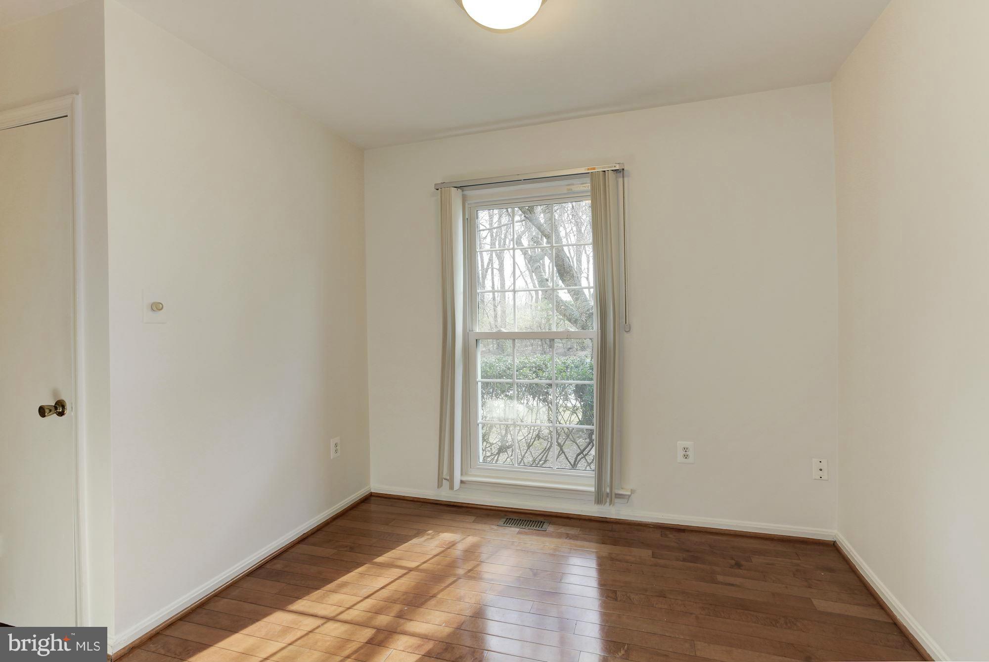 7328 Greentree Road Bethesda, MD 20817 - Photo 12 of 30 Interior (General)