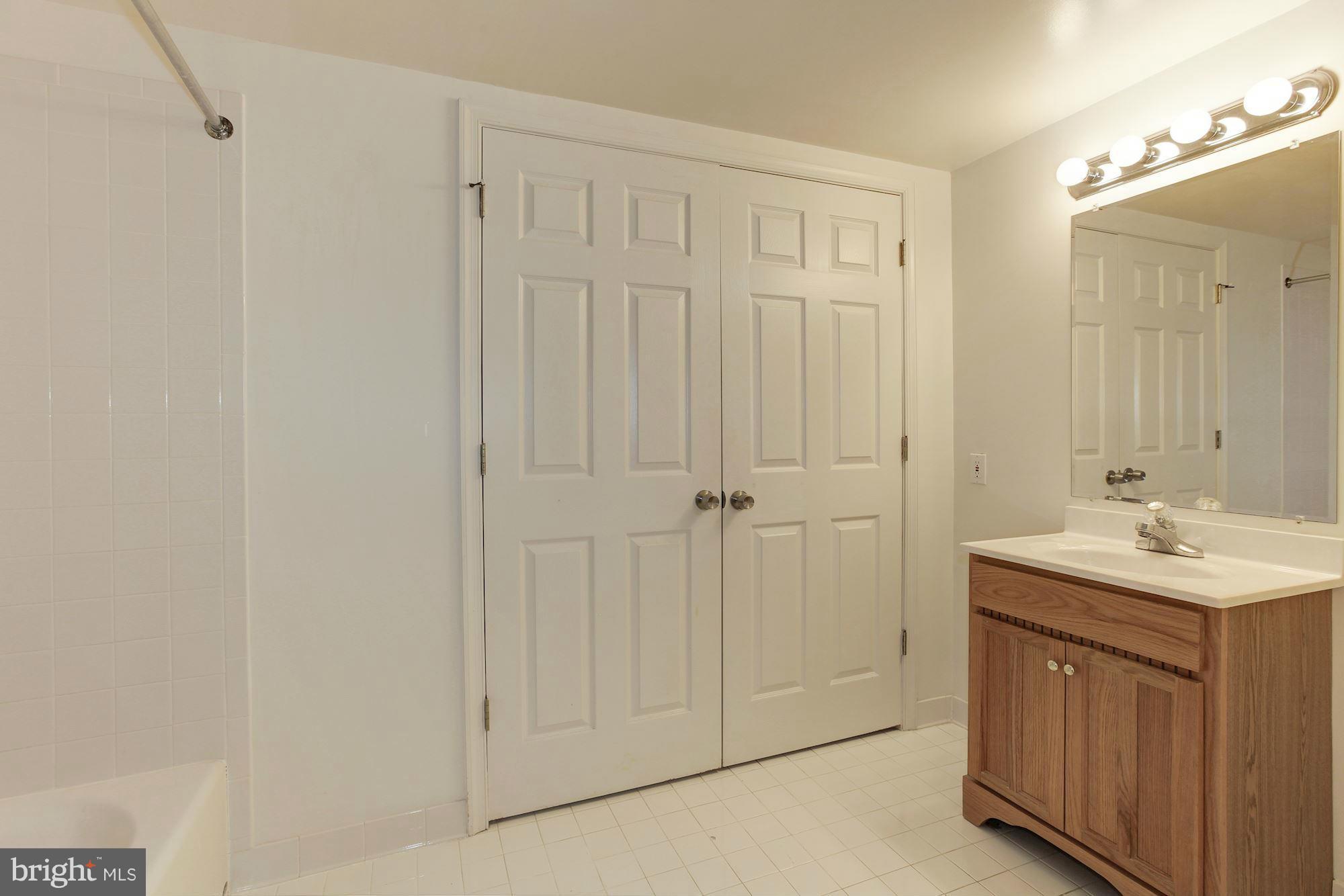 7328 Greentree Road Bethesda, MD 20817 - Photo 26 of 30 Bath