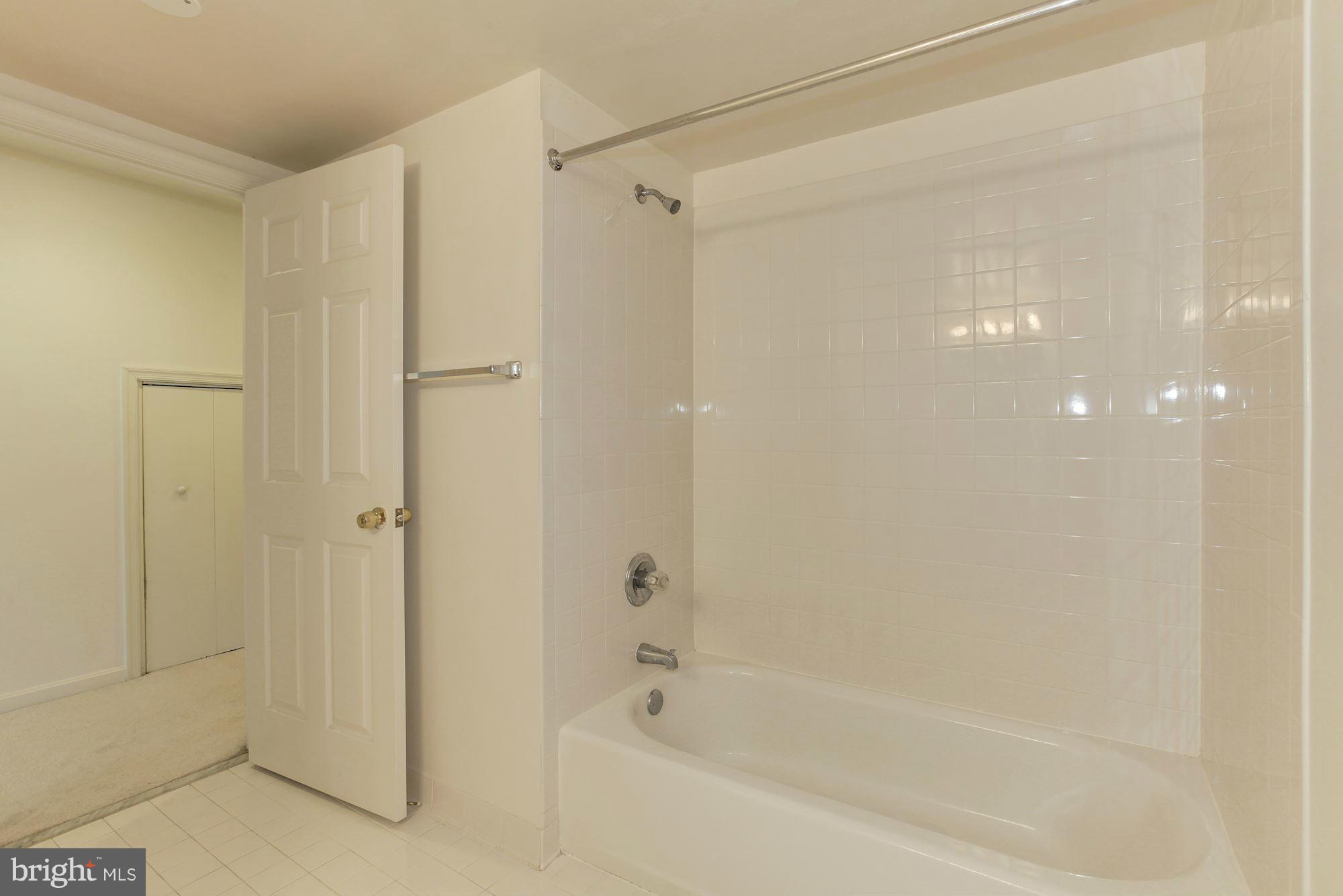 7328 Greentree Road Bethesda, MD 20817 - Photo 27 of 30 Bath