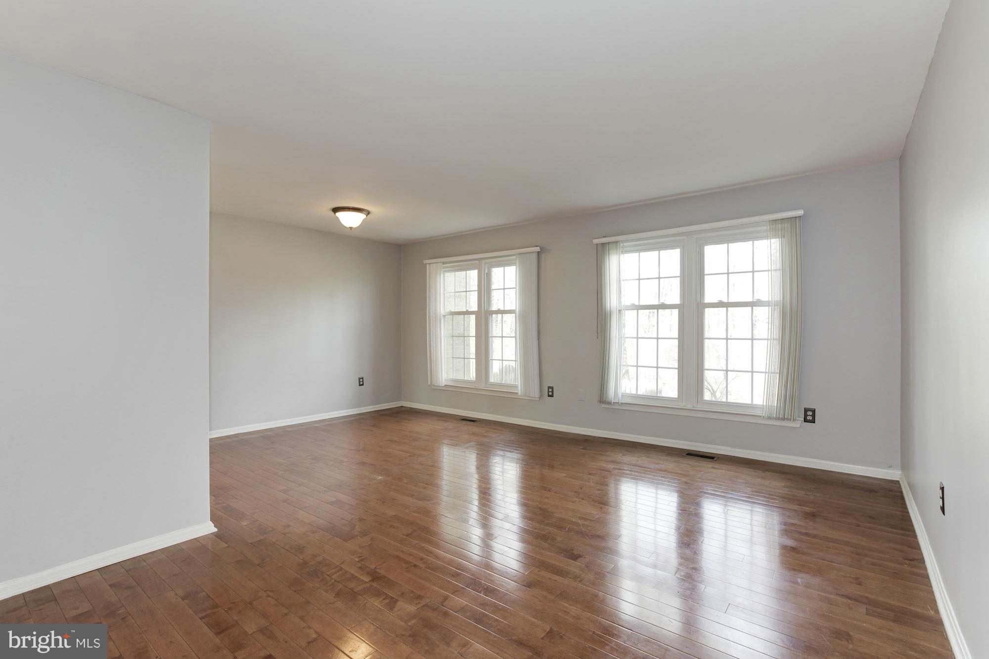 7328 Greentree Road Bethesda, MD 20817 - Photo 4 of 30 Living Room