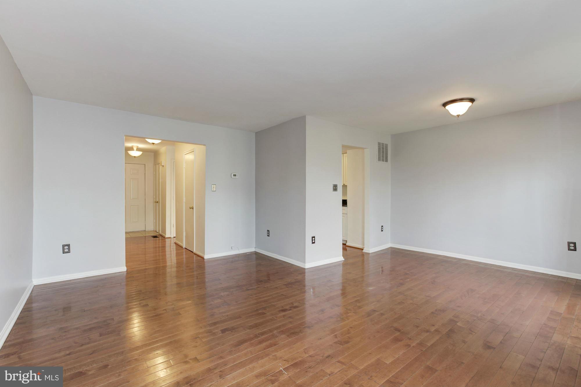 7328 Greentree Road Bethesda, MD 20817 - Photo 5 of 30 Living Room
