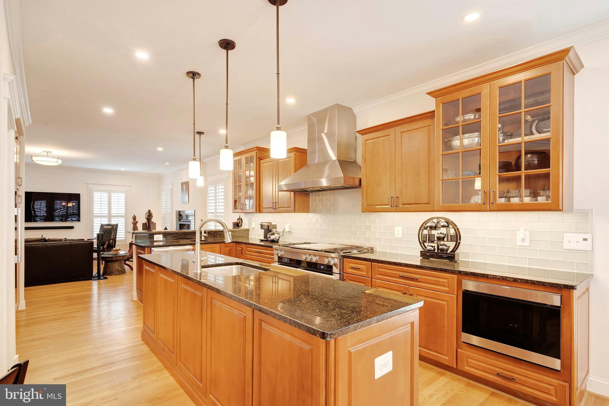 2807 1st Road North Arlington, VA 22201 - Photo 3 of 36 Gallery Image 3