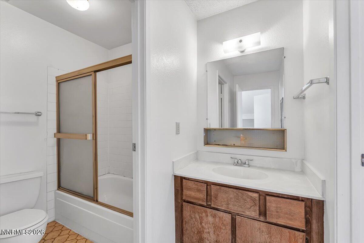 1291 Rayburn Drive Reno, NV 89503 - Photo 21 of 49 Upstairs bathroom