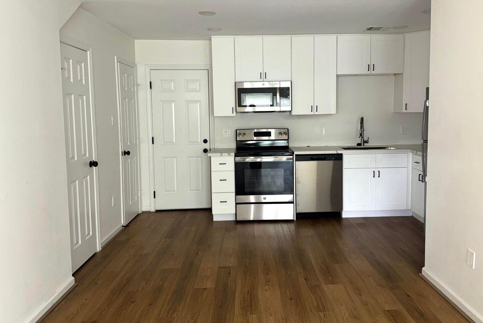 9911 Porto Rico Road, Unit B Houston, TX 77041 - Photo 5 of 13 Gallery Image 5