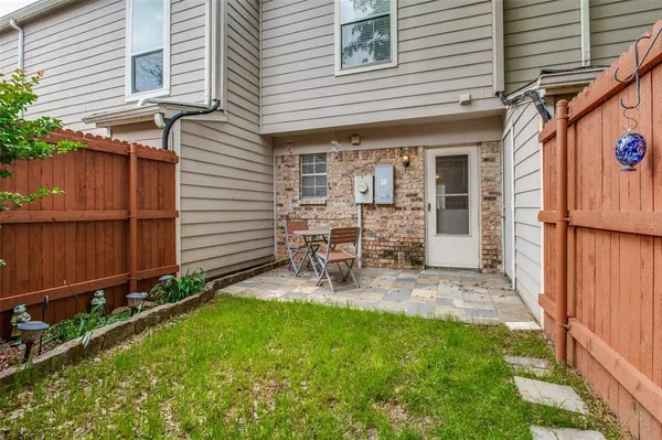 $240,000 | 22 Abbey Road, Euless, TX 76039