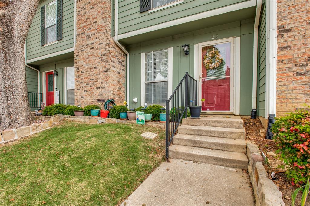 22 Abbey Road Euless, TX 76039 - Photo 2 of 20 Inviting entrance into your new home!