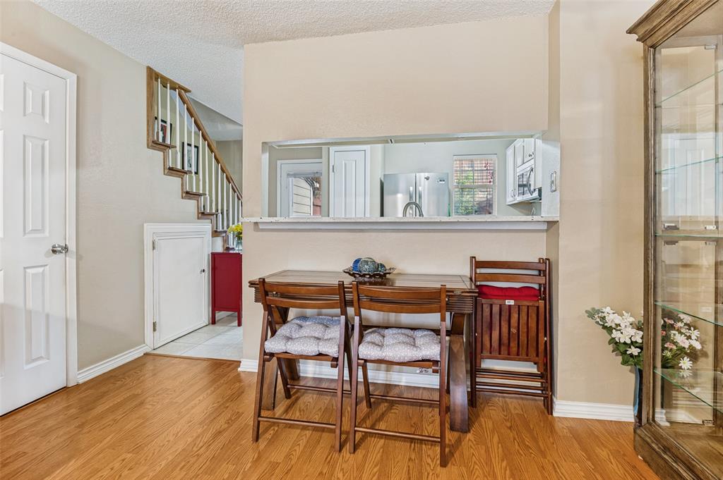 22 Abbey Road Euless, TX 76039 - Photo 7 of 20 Dining area