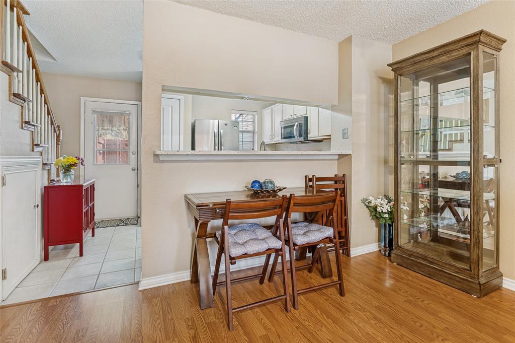 22 Abbey Road Euless, TX 76039 - Photo 8 of 20 Dining area and breakfast bar.