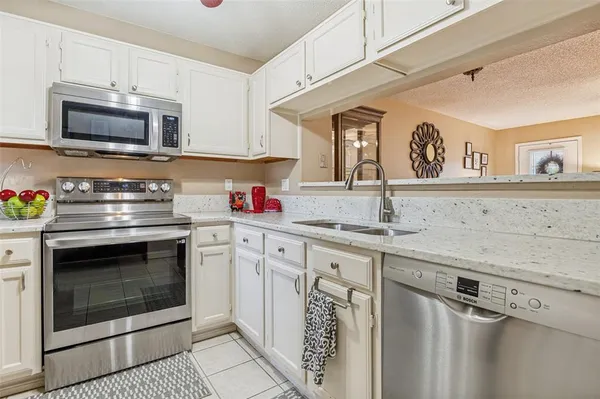 $240,000 | 22 Abbey Road, Euless, TX 76039