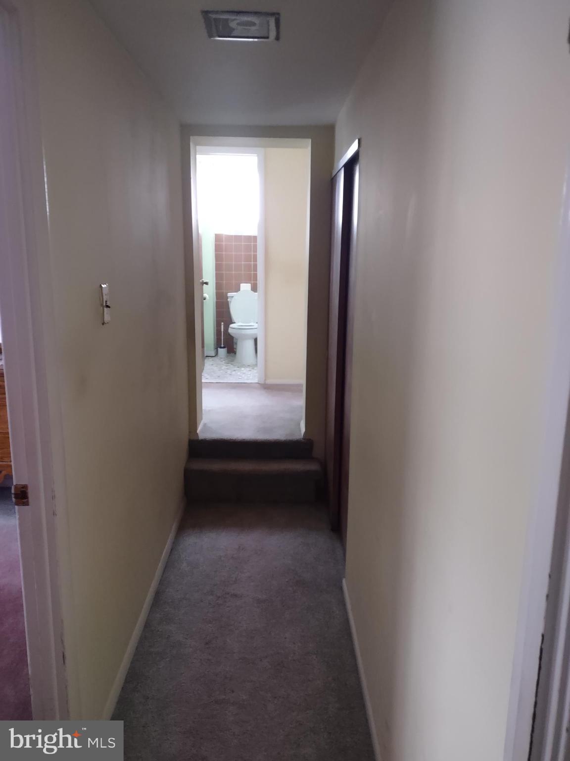 12601 Chilton Road Philadelphia, PA 19154 - Photo 21 of 37 Hall way to other side of the house