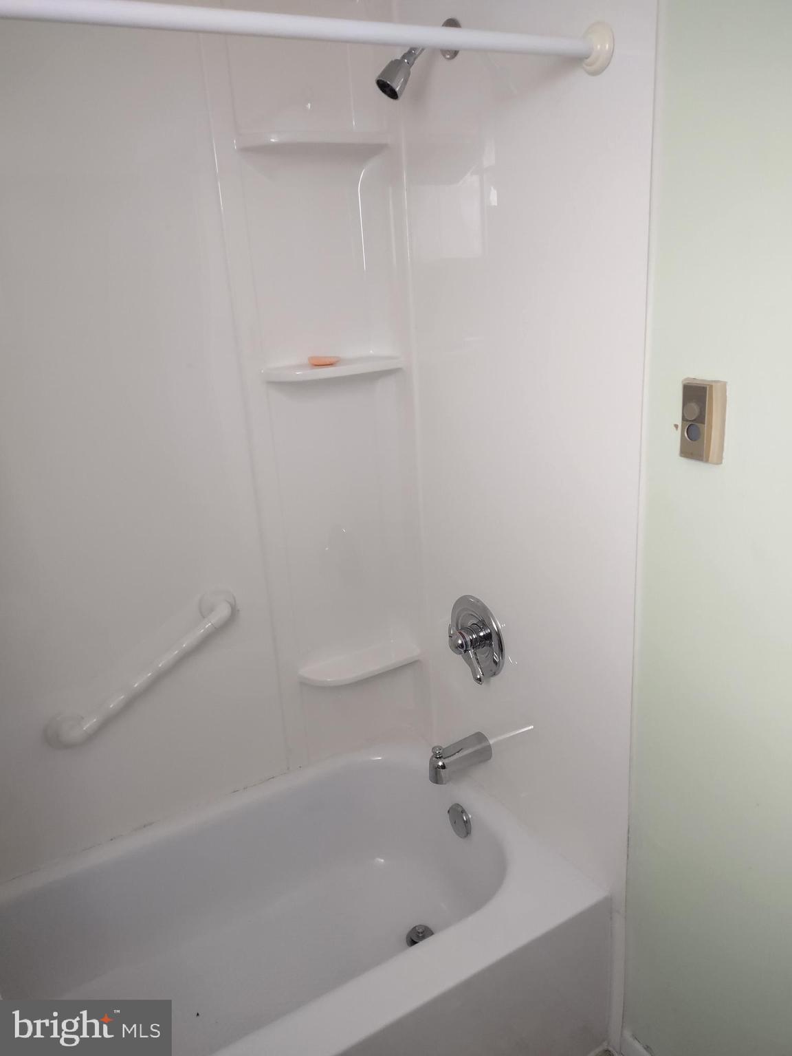 12601 Chilton Road Philadelphia, PA 19154 - Photo 24 of 37 Full Bath Shower 2nd floor Right side